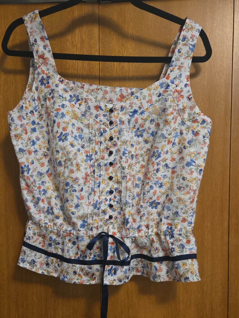 Vintage White Floral Button-Front Camisole with Blue and Coral Accents